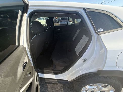 Used 2025 Chevrolet Trax LS w/ LS Convenience Package FWD image 21