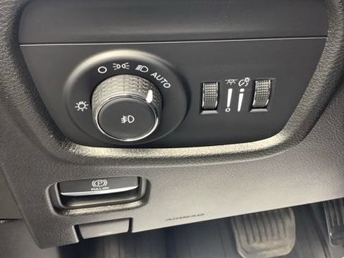 Certified 2023 Jeep Grand Cherokee L Limited AWD/4WD image 37