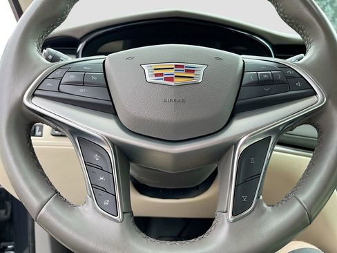 Used 2021 Cadillac XT5 Premium Luxury image 11