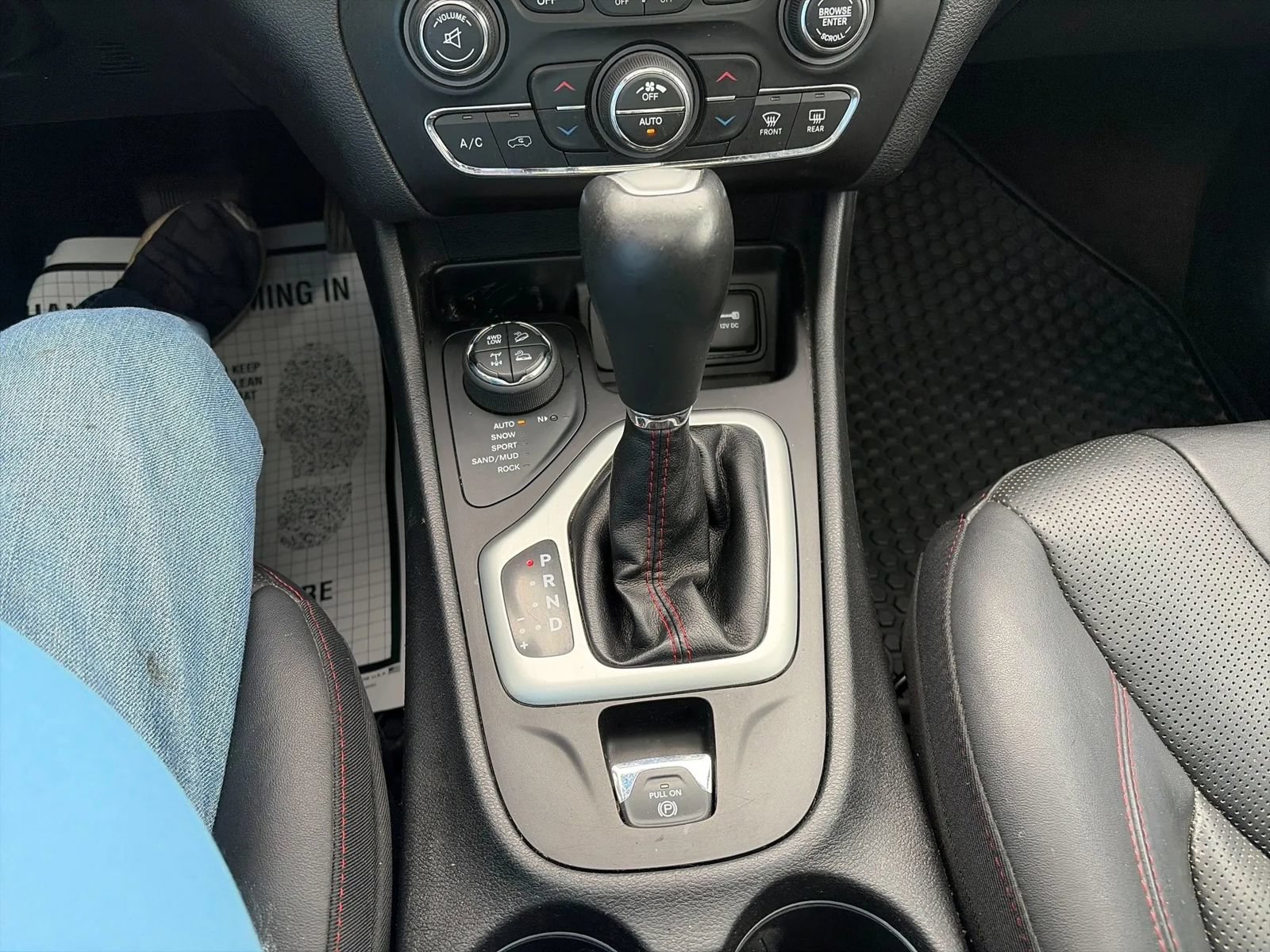 Used 2018 Jeep Cherokee Trailhawk AWD/4WD image 20