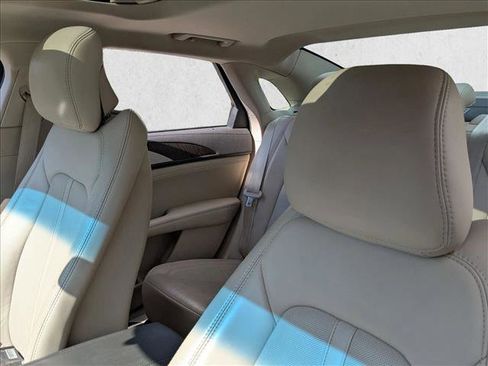 Used 2017 Lincoln MKZ Reserve image 18