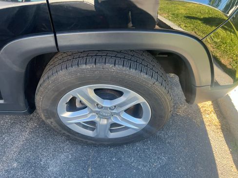 Used 2023 Jeep Compass Latitude w/ Convenience Group AWD/4WD image 8
