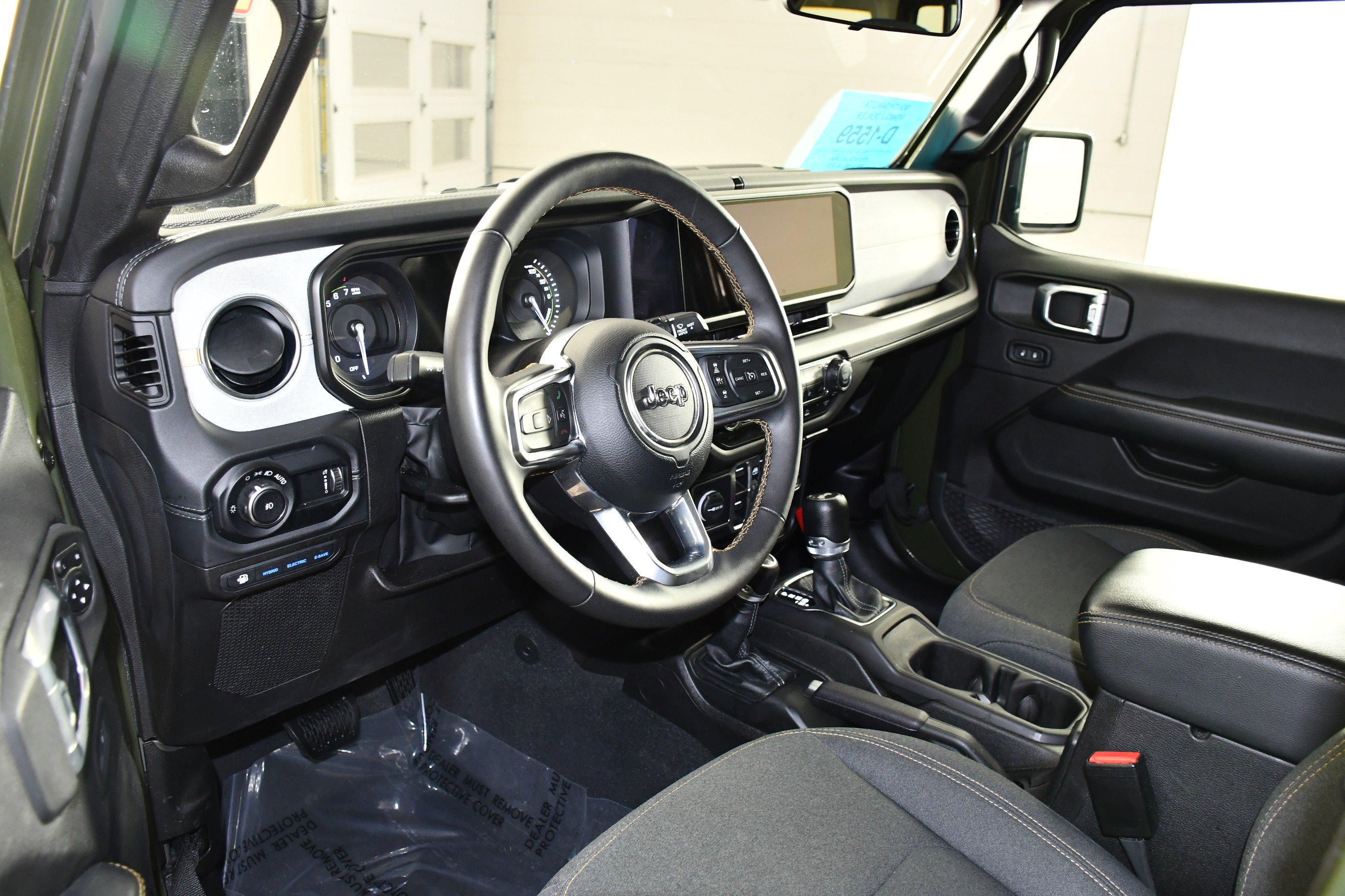 Used 2024 Jeep Wrangler Unlimited Sahara AWD/4WD image 2