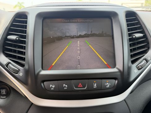 Used 2016 Jeep Cherokee Trailhawk w/ Comfort/Convenience Group AWD/4WD image 18