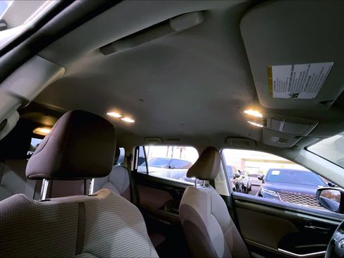 Used 2021 Toyota Highlander L image 24