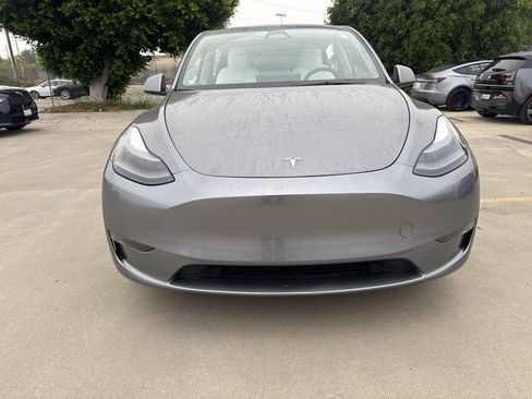Used 2024 Tesla Model Y Long Range image 9