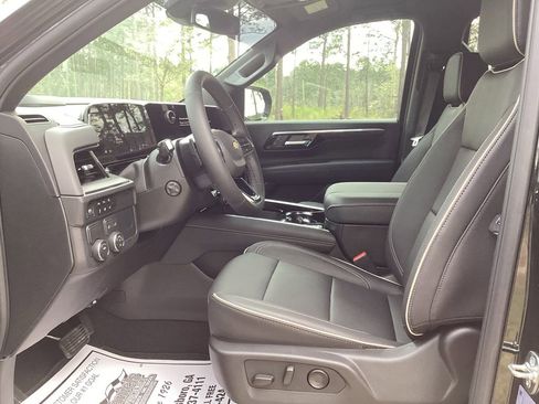 New 2025 Chevrolet Suburban Premier RWD image 13