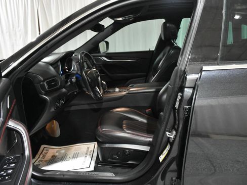 Used 2017 Maserati Levante w/ Luxury Package image 10