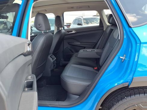 Certified 2025 Volkswagen Taos SE AWD/4WD image 21