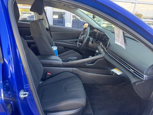 Used 2024 Hyundai Elantra SEL FWD image 19