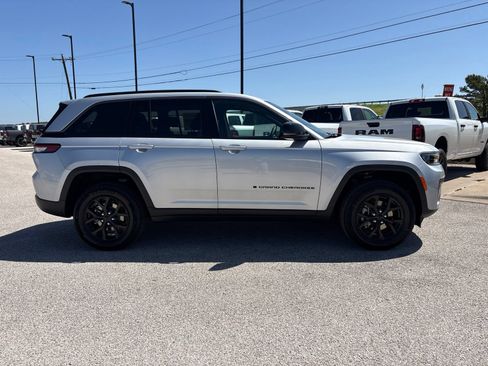 New 2026 Jeep Grand Cherokee Altitude RWD image 7