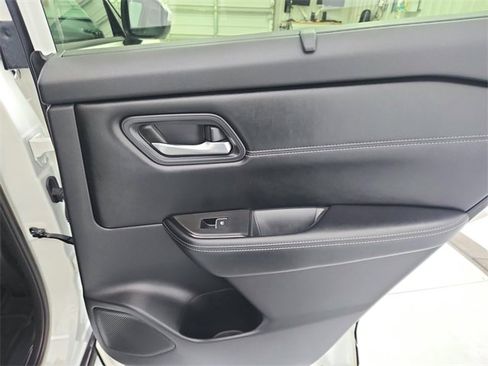 Used 2025 Nissan Rogue SL w/ Tech Package image 42