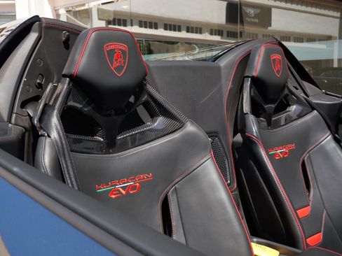 Used 2021 Lamborghini Huracan EVO RWD image 14