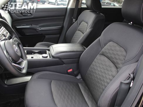 Used 2023 Nissan Pathfinder S image 11