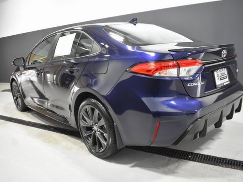 Used 2025 Toyota Corolla SE image 3