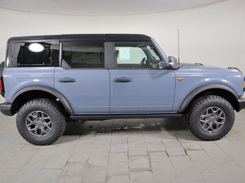 New 2025 Ford Bronco Badlands image 4