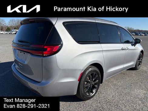 Used 2021 Chrysler Pacifica Touring-L w/ S Appearance Package image 3