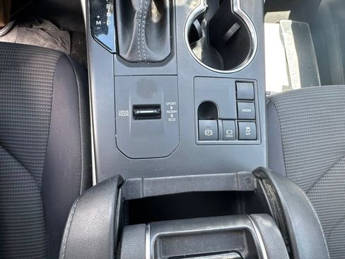 Used 2023 Toyota Highlander LE FWD image 33