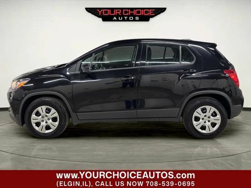 Used 2018 Chevrolet Trax LS FWD image 2