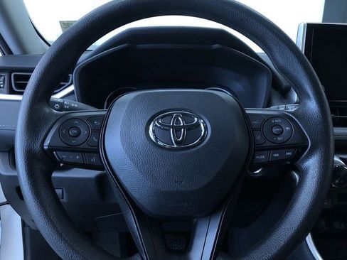 Used 2025 Toyota RAV4 XLE AWD/4WD image 25