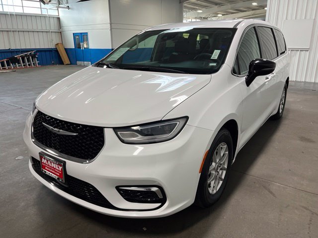 Used 2024 Chrysler Pacifica Touring-L FWD image 7