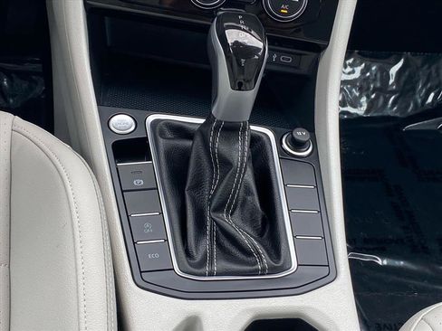 Certified 2024 Volkswagen Jetta SE image 11