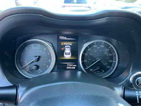 Used 2018 INFINITI Q50 Luxe image 25