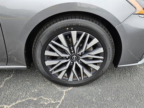 Used 2023 Nissan Altima 2.5 SV image 17