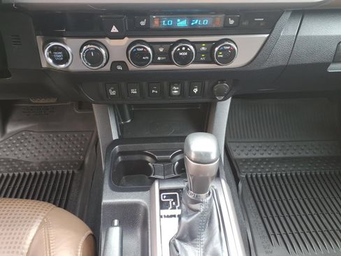 Used 2016 Toyota Tacoma Limited w/ Towing Package AWD/4WD image 27