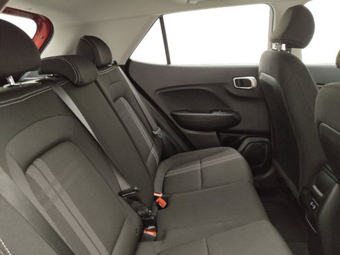 Used 2025 Hyundai Venue SEL FWD image 19