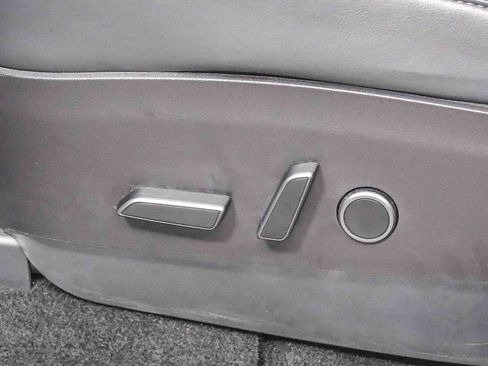 Used 2021 Tesla Model Y Long Range AWD/4WD image 22