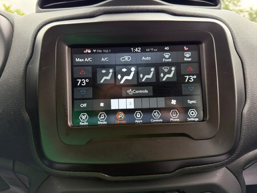 Used 2021 Jeep Renegade Latitude w/ Convenience Group AWD/4WD image 28