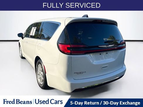 Used 2024 Chrysler Pacifica Touring-L image 6