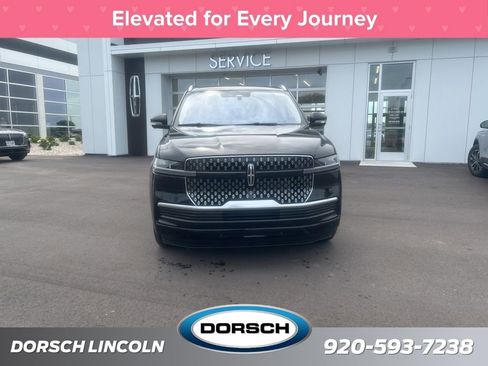 New 2025 Lincoln Navigator Reserve image 2