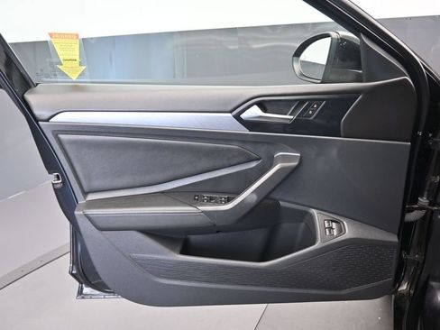 Used 2024 Volkswagen Jetta SE FWD image 9