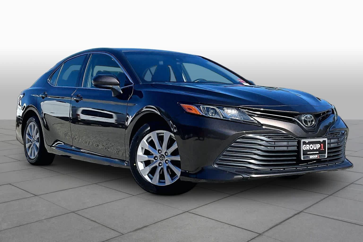 Used 2018 Toyota Camry LE FWD image 3
