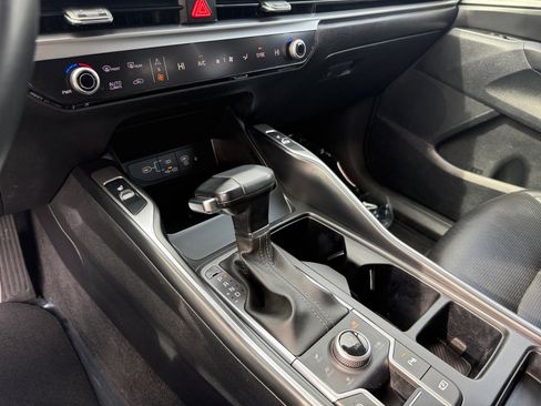 Used 2024 Kia Sorento S image 13