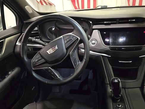 Used 2025 Cadillac XT5 Premium Luxury image 17