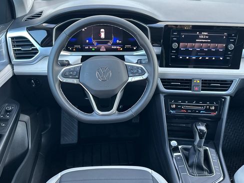New 2026 Volkswagen Taos SE image 12