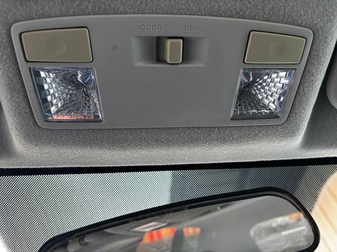 Used 2015 MAZDA MAZDA5 Sport image 25