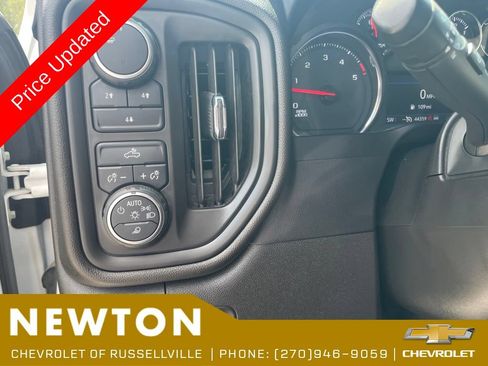 Used 2022 Chevrolet Silverado 2500 Custom w/ Custom Value Package AWD/4WD image 7