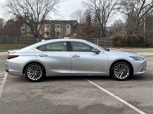 Certified 2025 Lexus ES 300h w/ Luxury Package image 4
