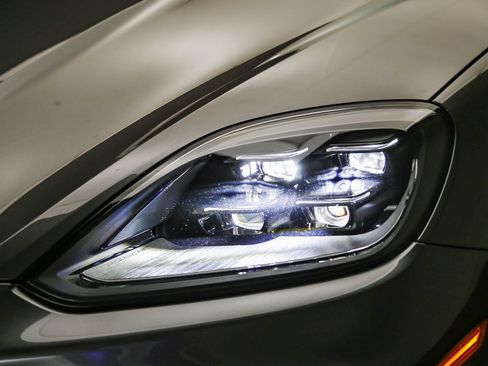 Certified 2025 Porsche Cayenne Coupe AWD/4WD image 11