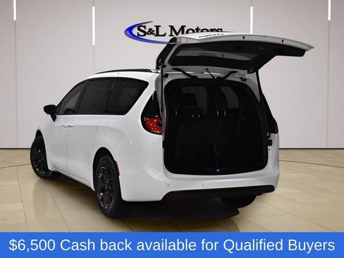 New 2026 Chrysler Pacifica Select w/ S Appearance Package FWD image 11