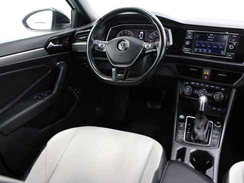Used 2020 Volkswagen Jetta R-Line w/ R-Line Cold Weather Package FWD image 32