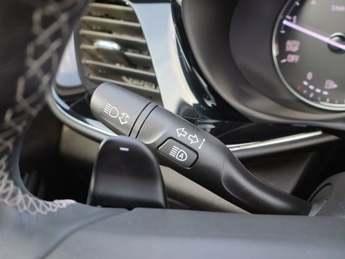 Used 2023 Buick Envision Avenir image 20