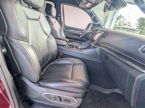 Used 2023 Jeep Wagoneer 4WD image 15