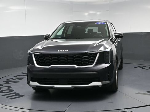Used 2025 Kia Sorento LX FWD image 5
