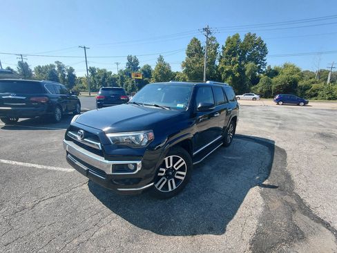 Used 2017 Toyota 4Runner Limited RWD image 1