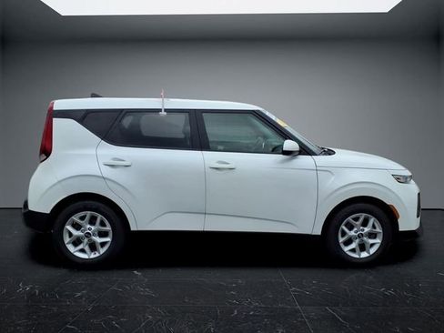 Used 2020 Kia Soul S FWD image 2
